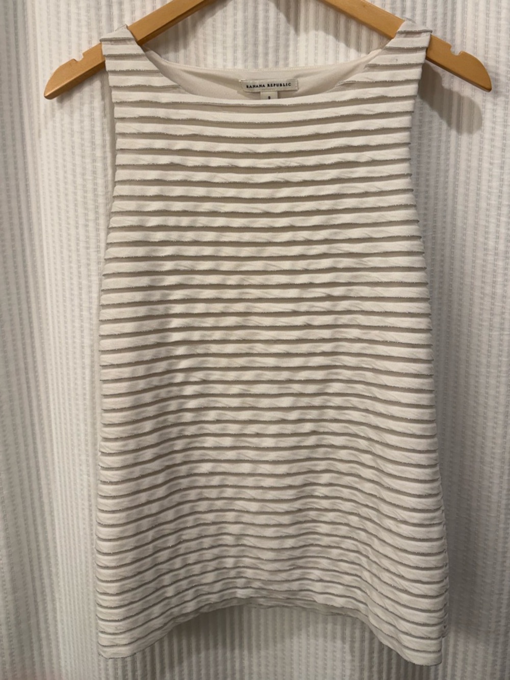 Banana Republic Cream Textured Sleeveless Top - size Small